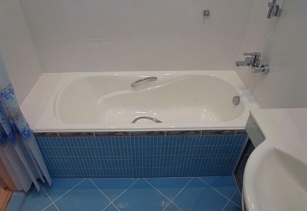 Чугунная ванна с противоскользящим покрытием Roca Akira арт. 2325G000R